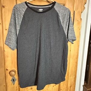 🎉Old Navy Short Sleeve Soft Wahed Baseball Style Tee 2 Toned Gray Size Large